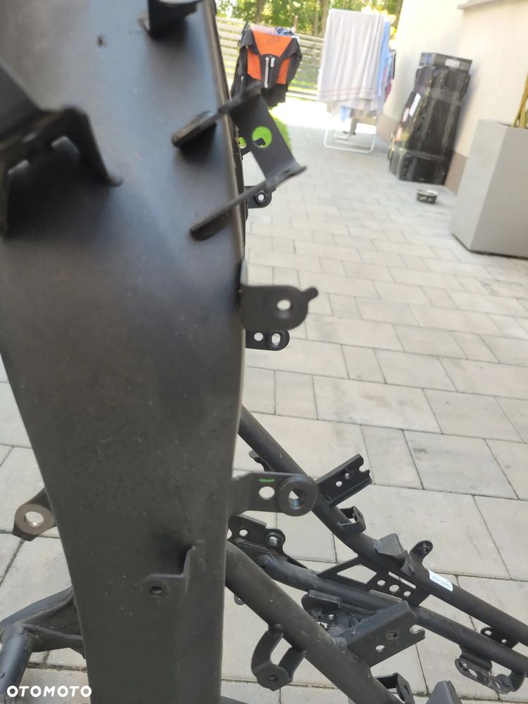 Rama z dokumentami Yamaha MT 125 2021 - 11