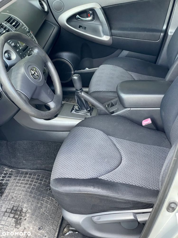 Toyota RAV4 2.0 VVT-i Premium - 8