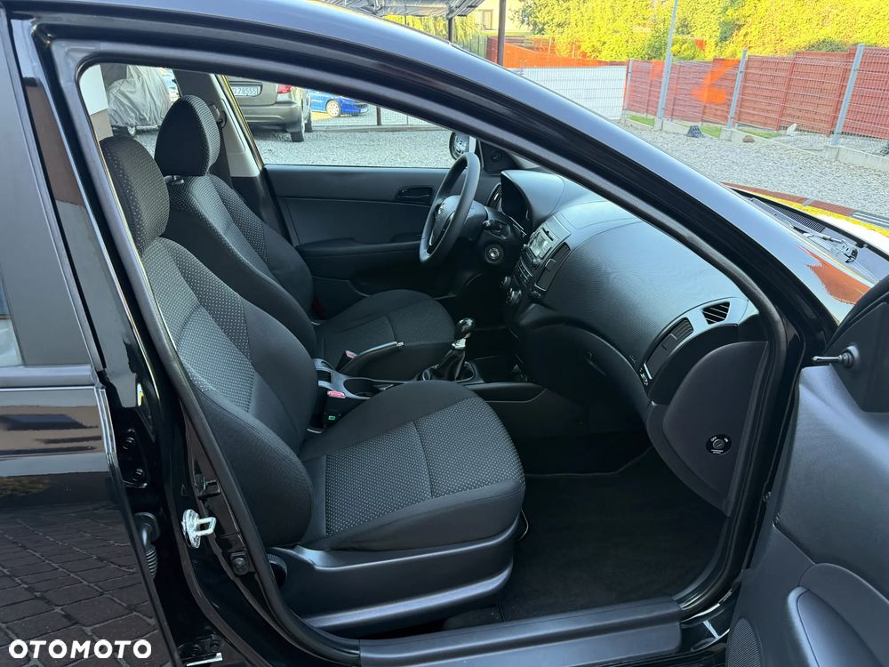 Hyundai i30 i30cw 1.4 blue Comfort - 19