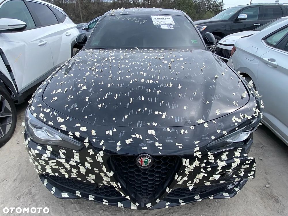 Alfa Romeo Giulia - 8