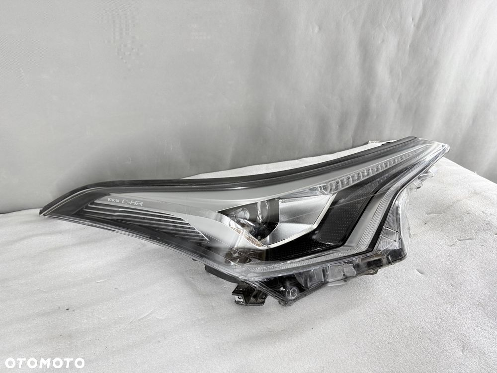 Reflektor Lampa przednia  prawa Toyota C-HR I 81110-F4170-00 - 2