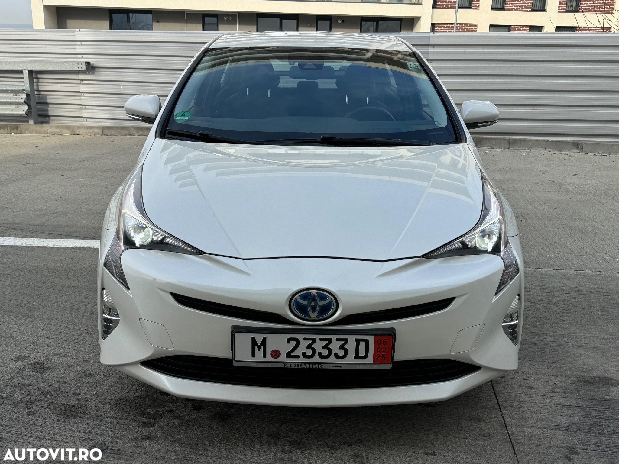 Toyota Prius (Hybrid) Life - 19