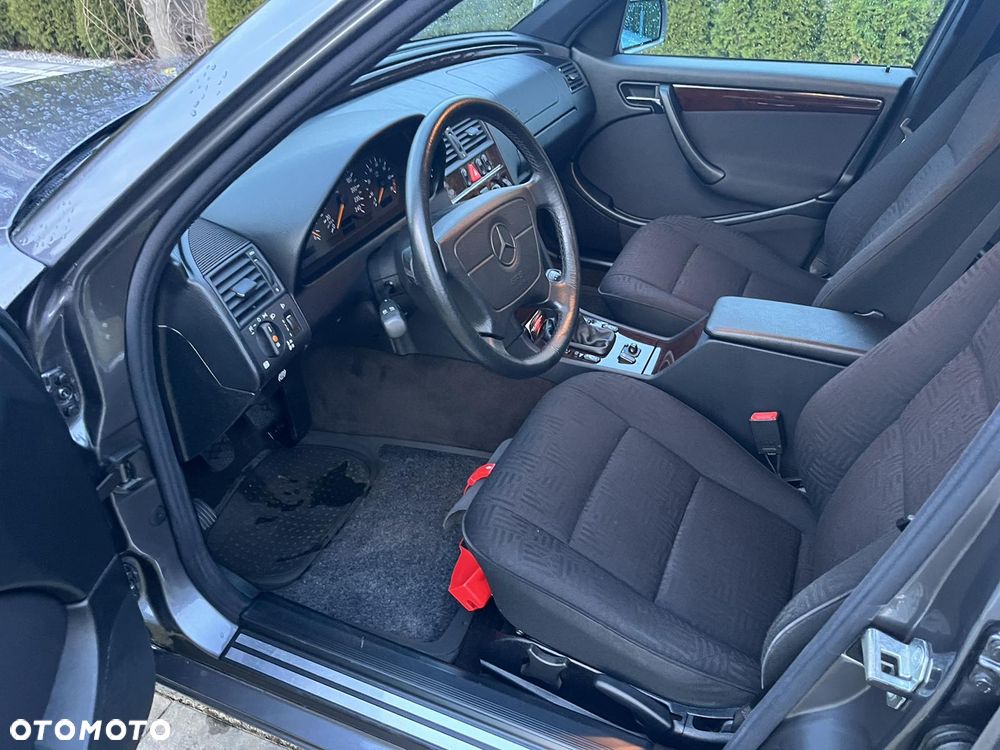 Mercedes-Benz Klasa C 180 Classic - 21