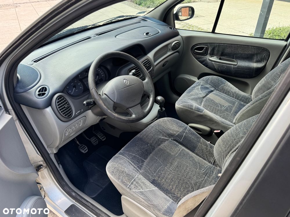 Renault Scenic 1.6 16V Privilege - 7
