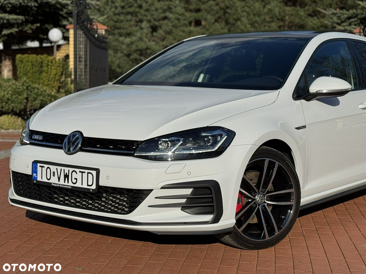 Volkswagen Golf - 6