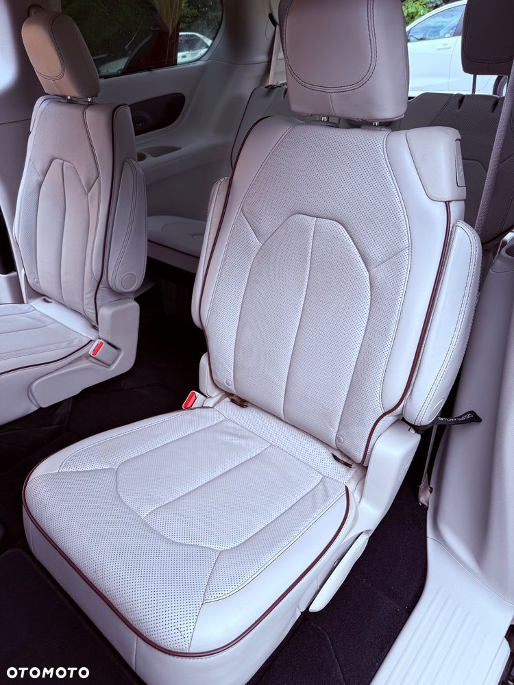 Chrysler Pacifica - 17