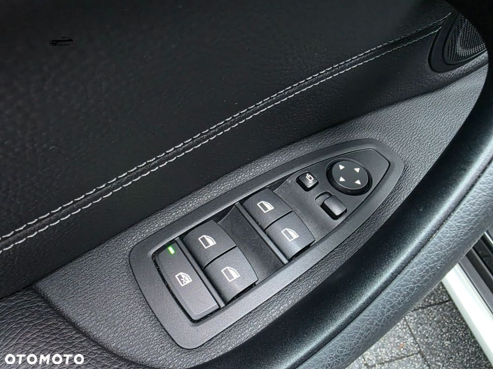 BMW X1 sDrive20i GPF xLine - 32