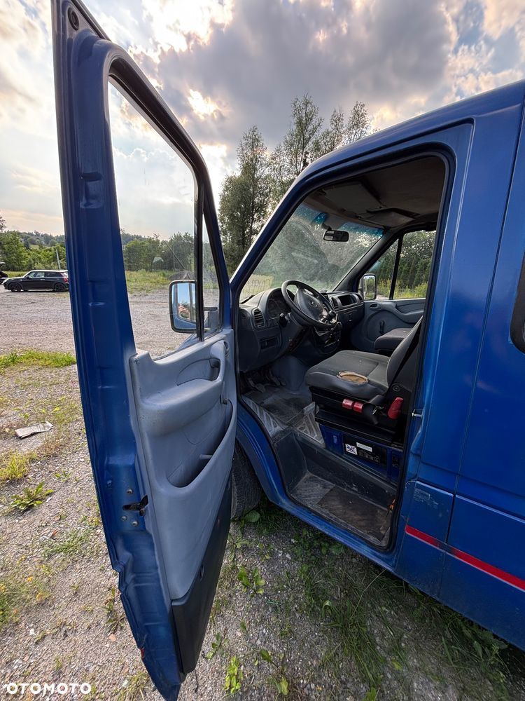 Mercedes-Benz Sprinter - 11