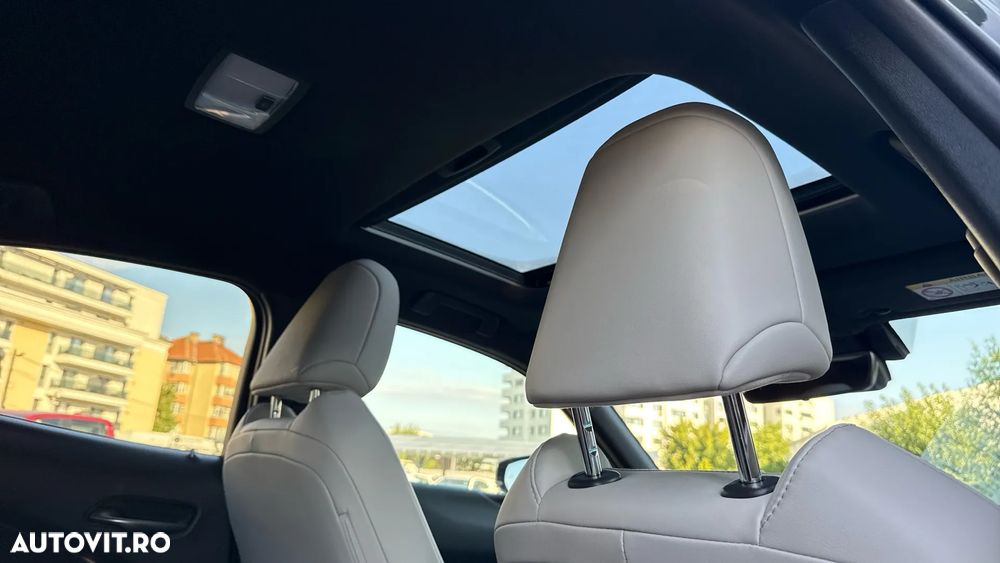 Lexus UX 250h FWD Executive - 39