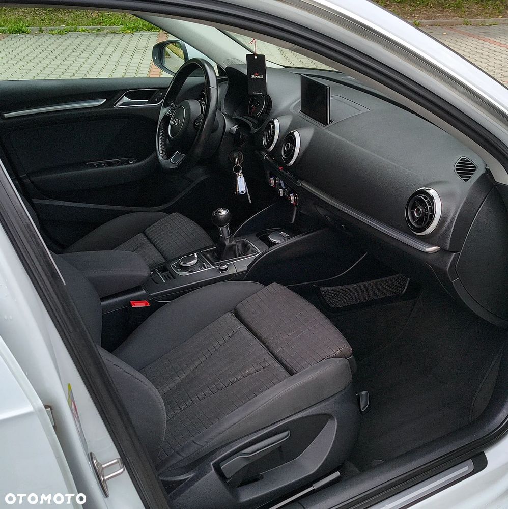Audi A3 Sportback - 13
