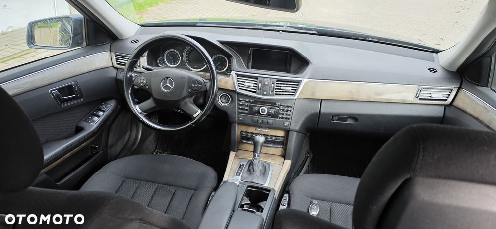 Mercedes-Benz Klasa E 220 CDI DPF BlueEFFICIENCY Automatik Elegance - 3