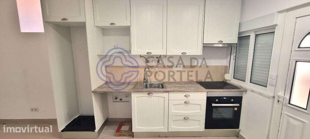 Moradia T0 Renovada em Linda-a-Velha! - Grande imagem: 2/18