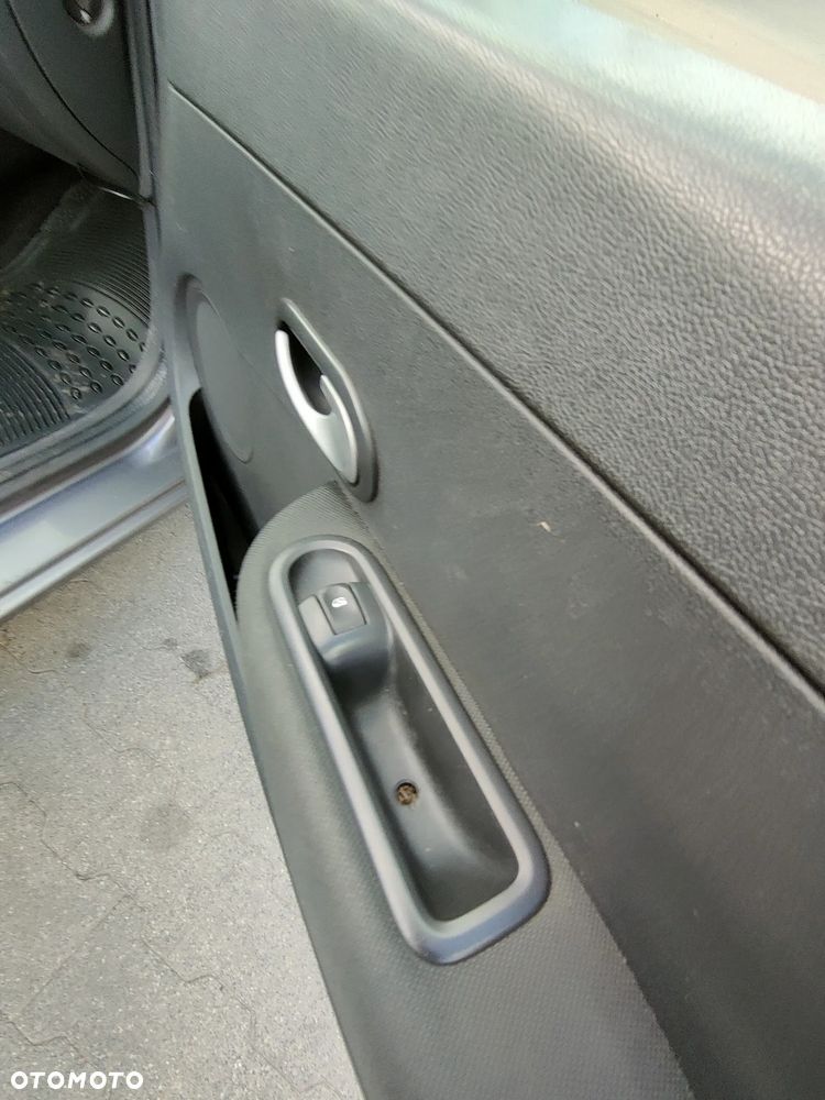Renault Clio - 12