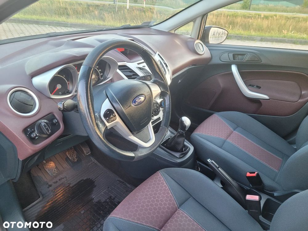 Ford Fiesta - 12