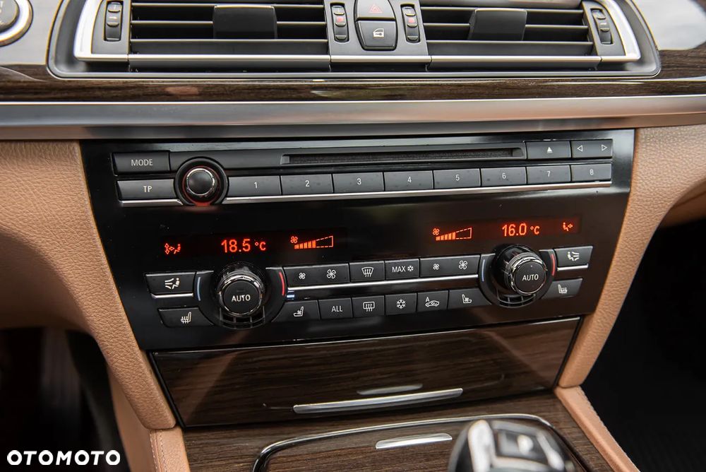 BMW Seria 7 750Li - 25