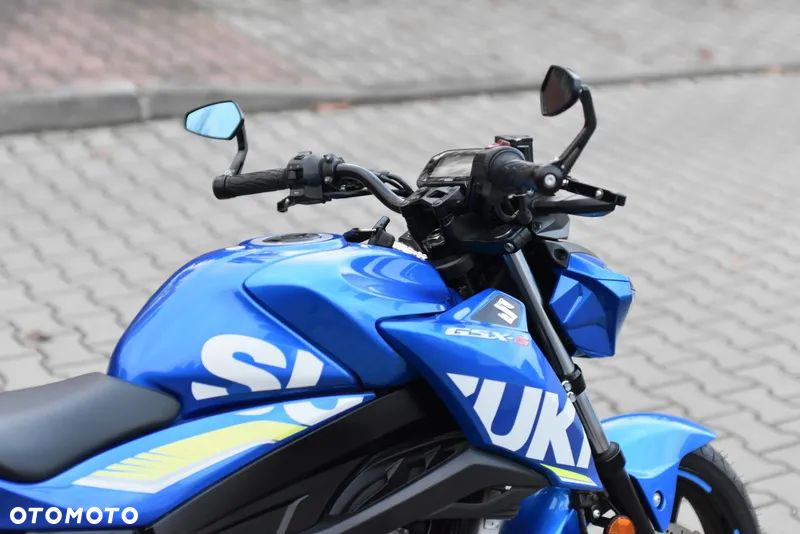 Suzuki GSX - 16