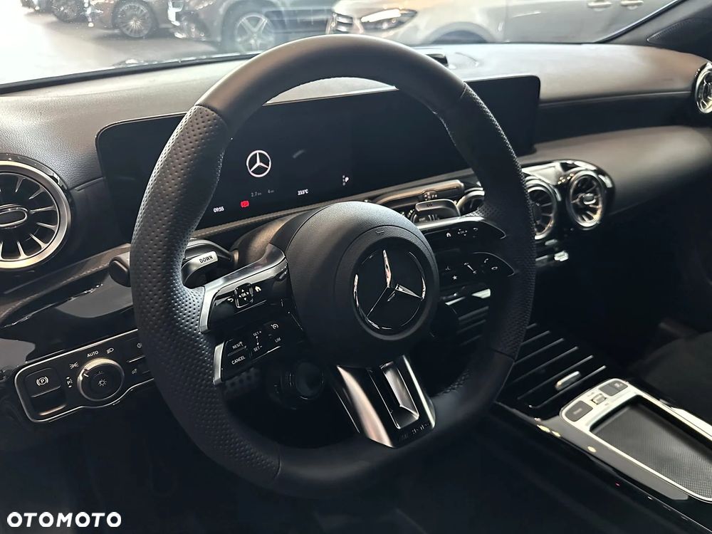 Mercedes-Benz Klasa A AMG 35 4Matic AMG Speedshift DCT 7G - 12