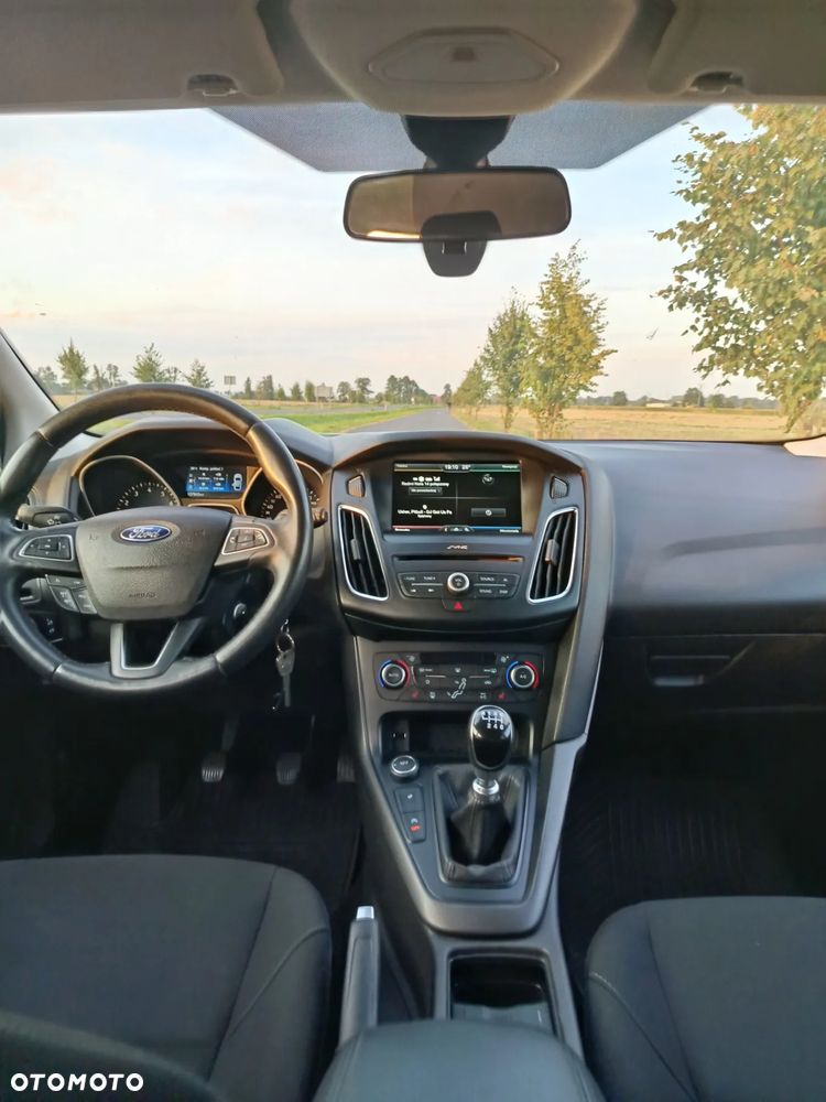 Ford Focus Turnier 1.0 EcoBoost Start-Stopp-System TITANIUM - 12