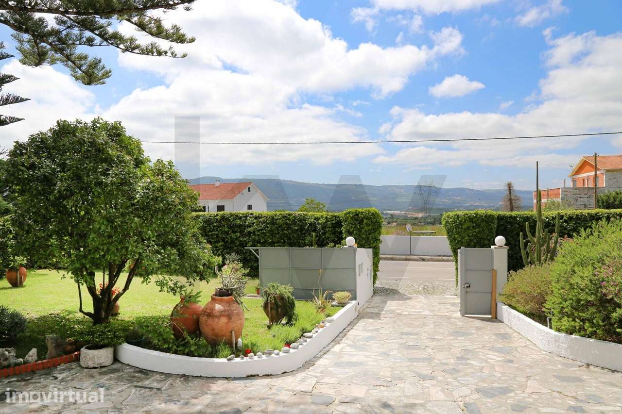 Moradia T4 com jardim e terreno em Aljubarrota. Viva com conforto, tra - Grande imagem: 4/27
