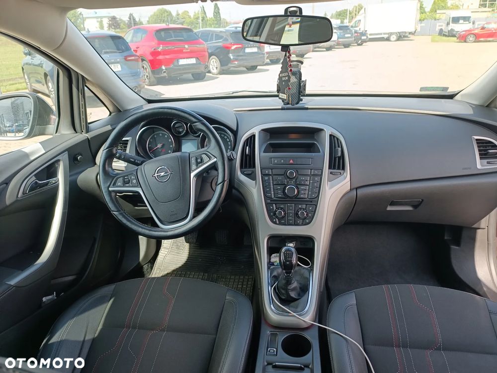 Opel Astra 1.4 Turbo 150 Jahre - 10