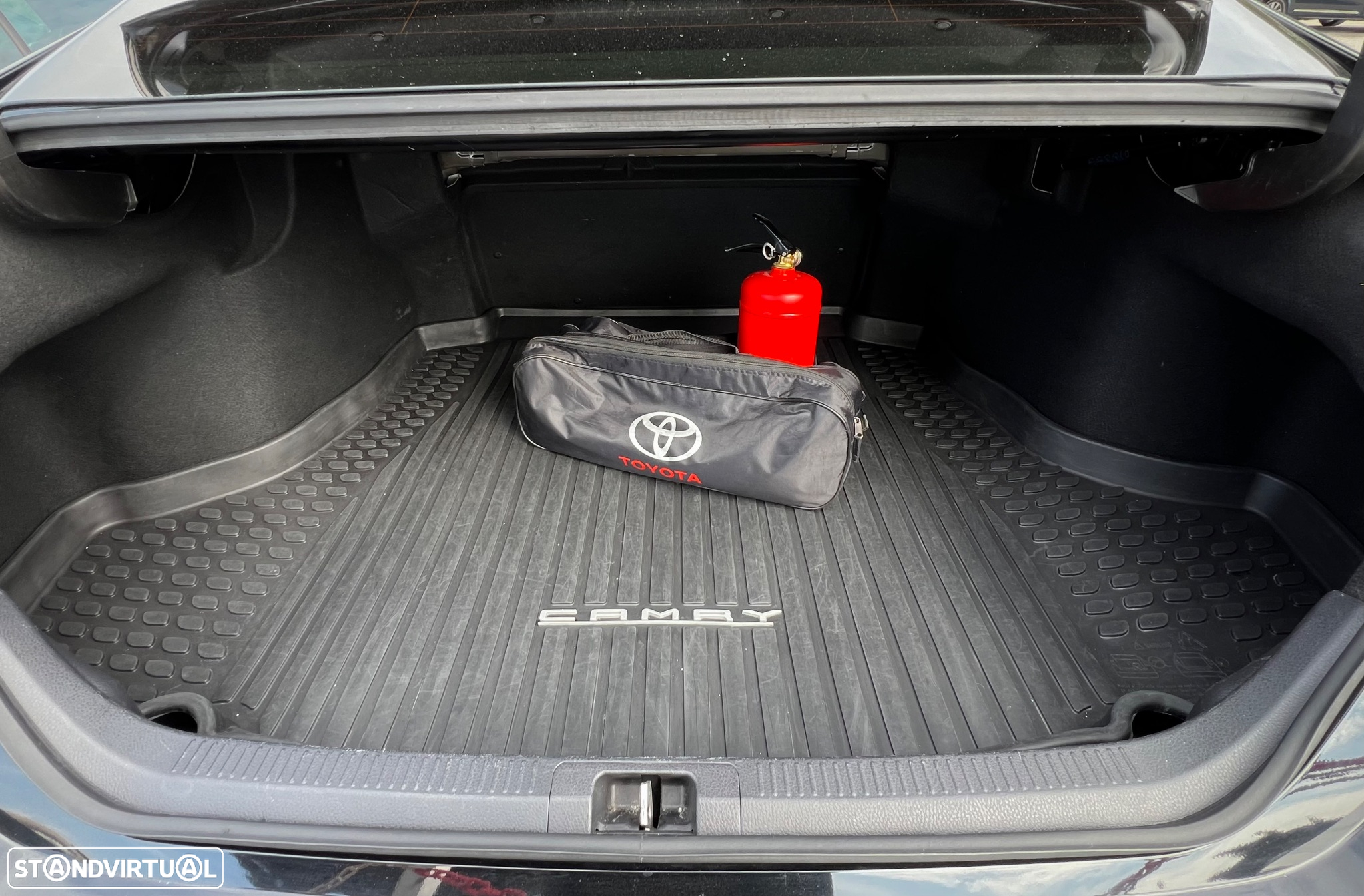 Toyota Camry 2.5 Hybrid Luxury - 32