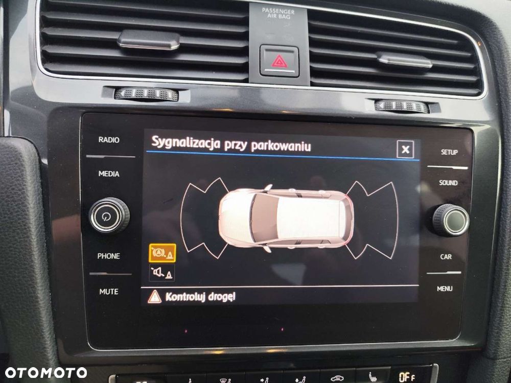 Volkswagen Golf - 28