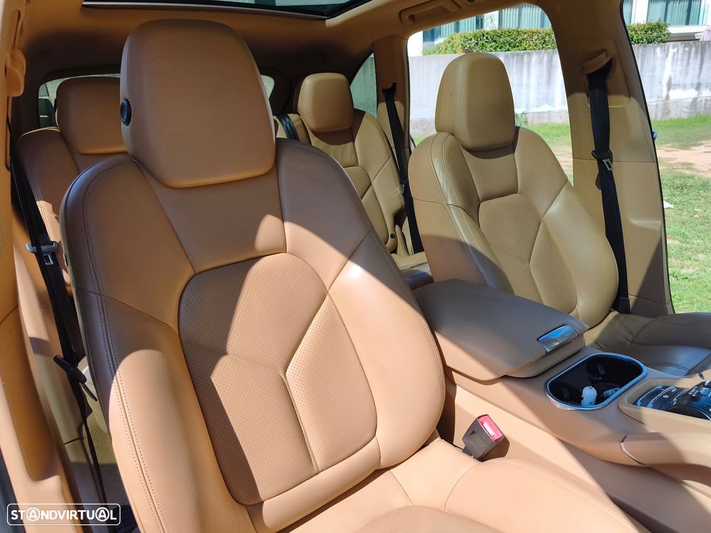 Porsche Cayenne Platinum Edition - 25