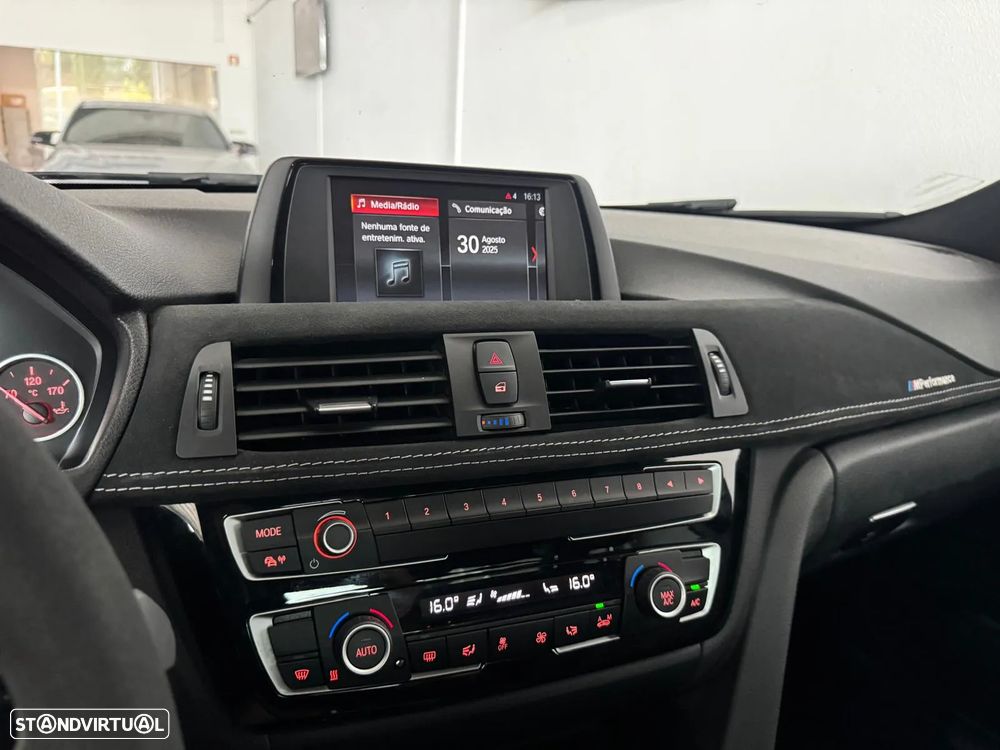 BMW 330 e iPerformance Pack M - 16
