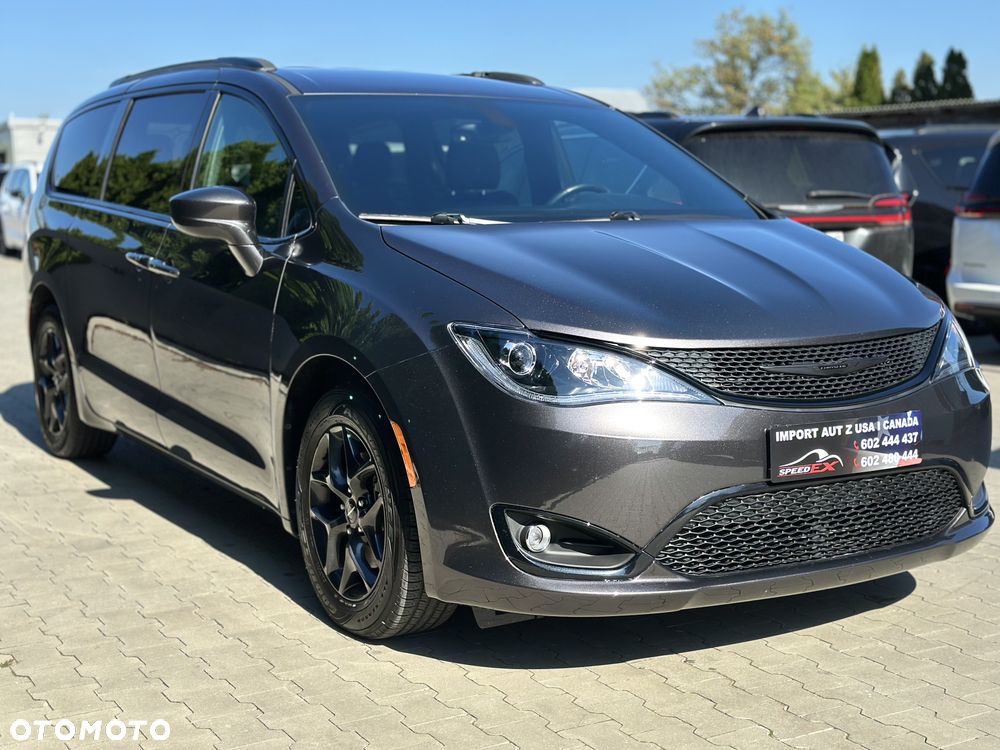 Chrysler Pacifica - 6