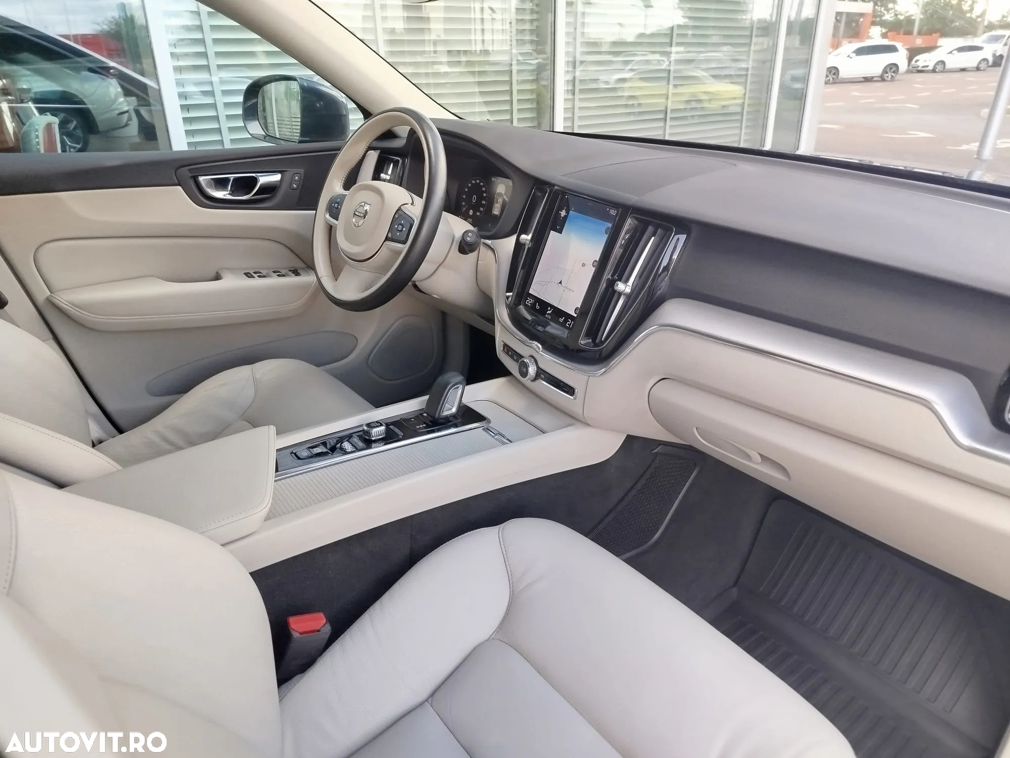 Volvo XC 60 B4 MHEV Momentum Pro - 29