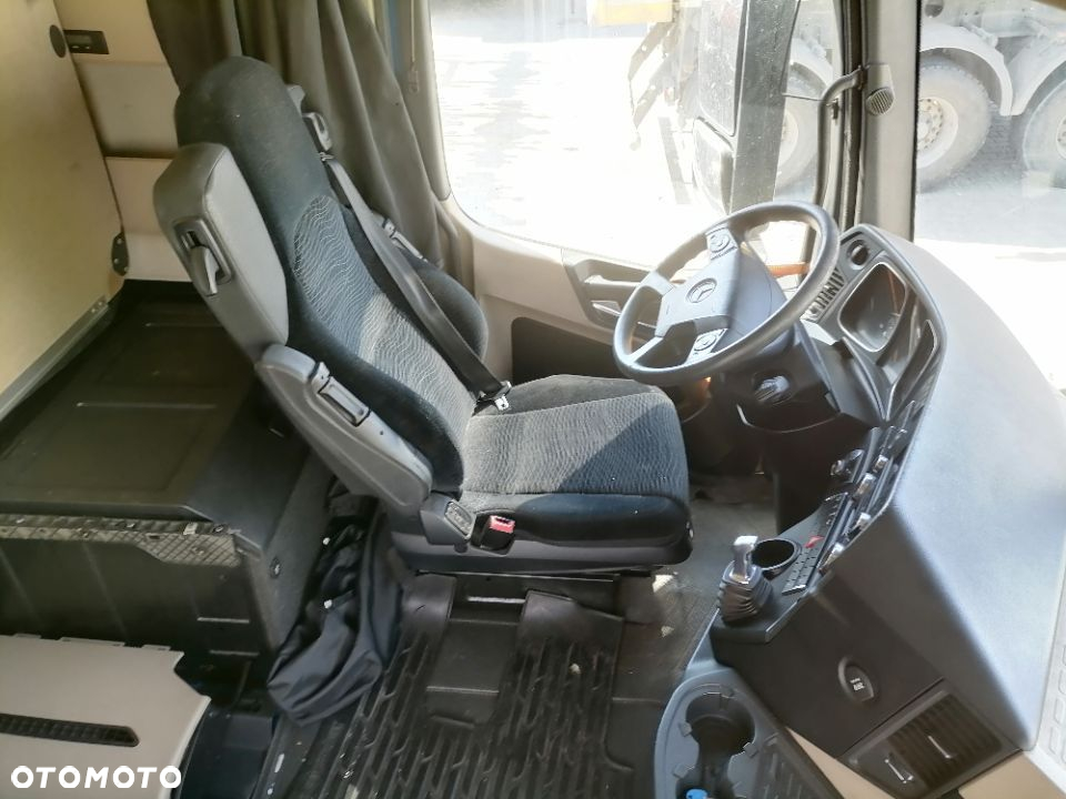 Kabina Mercedes-Benz Actros MP4 BigSpace L - 5