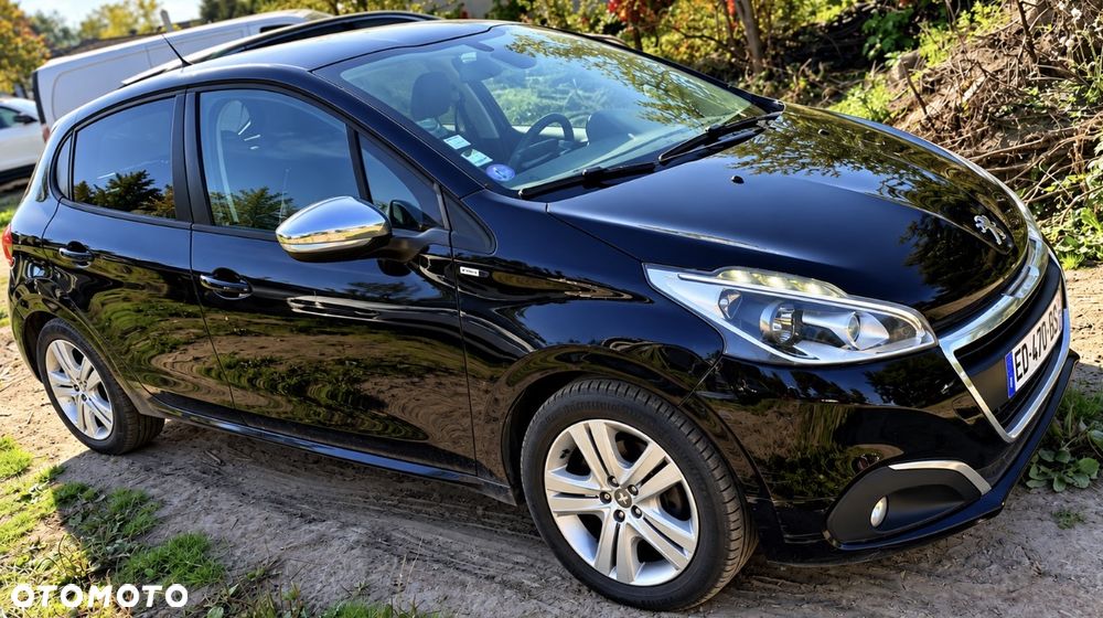 Peugeot 208 2016 photo 2