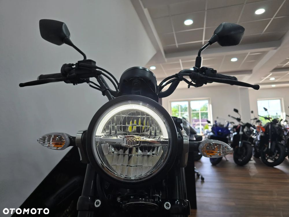 Yamaha XSR - 9