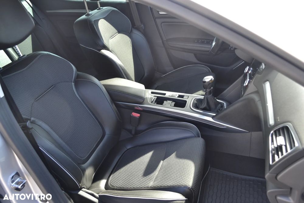 Renault Megane ENERGY dCi 110 Start & Stop Bose Edition - 13