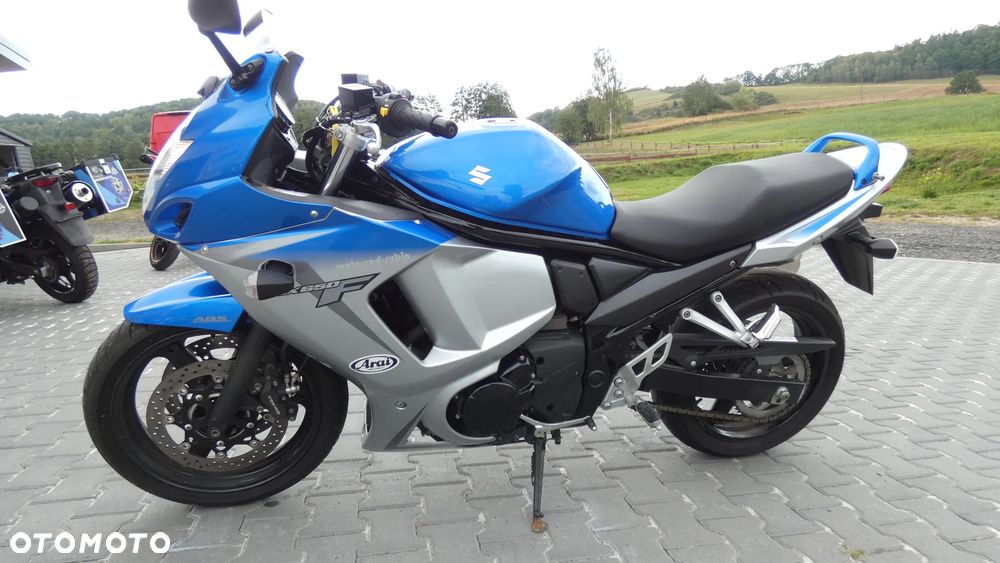 Suzuki GSX - 6