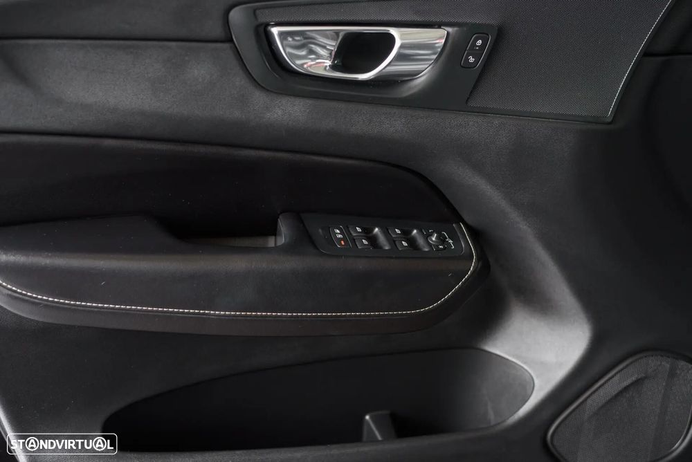 Volvo XC 60 2.0 T8 PHEV R-Design AWD - 26