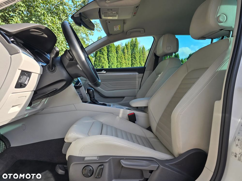 Volkswagen Passat Variant 2.0 TDI EVO Elegance DSG - 19
