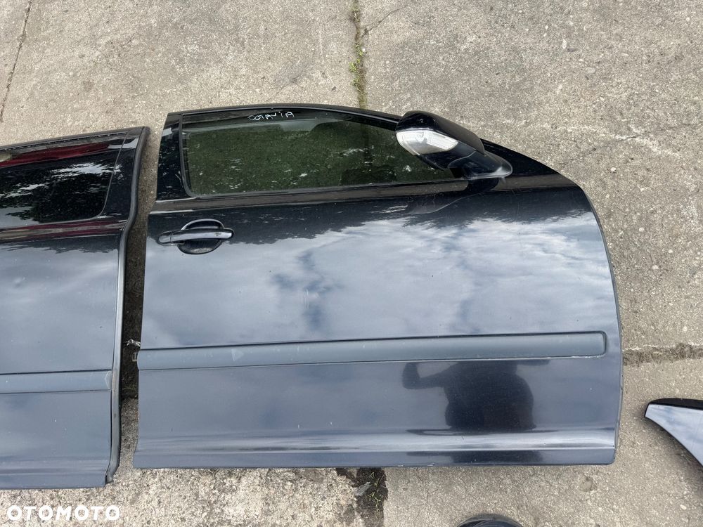 Skoda octavia 2  LC9Z 1Z1Z / 9910 błotnik lampy tył roleta bagażnika  czarne czarny drzwi prawe lewe przednie tylnie tył przód klapa bagażnika pas przedni diesel benzyna lampa prawa lewa przednia tylnia maska zderzak przód przedni - 9