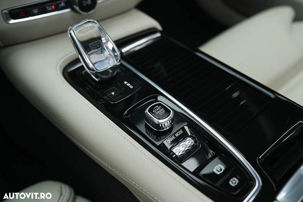 Volvo S60 T8 eAWD Momentum Pro - 35