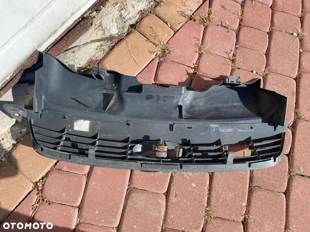 GRILL ATRAPA CHŁODNICY FORD FOCUS MK2 8M518200 - 2