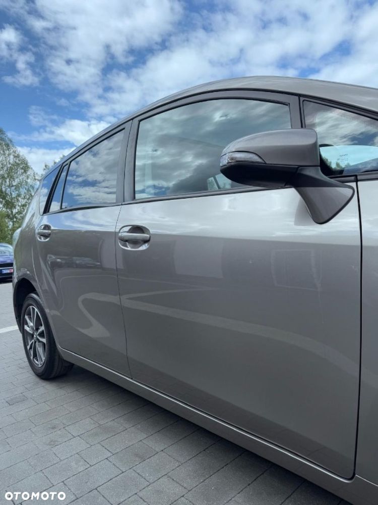 Toyota Corolla Verso - 14