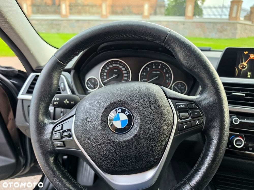 BMW Seria 3 318i Sport Line - 35