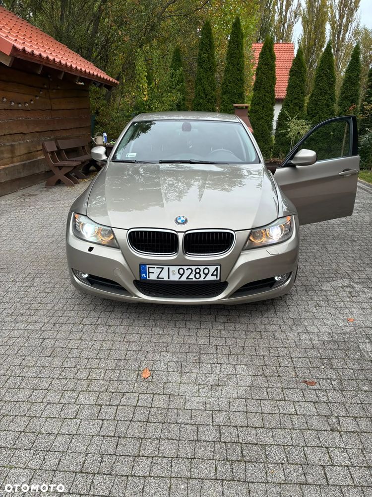 BMW 318I 2009 photo 4