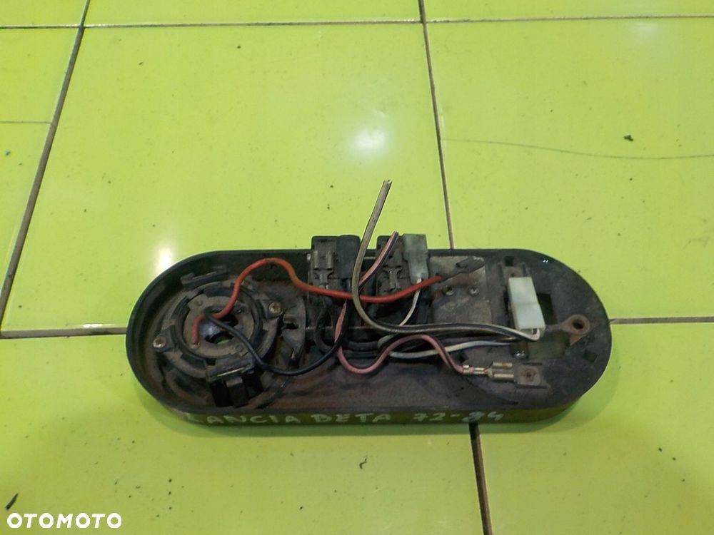 LANCIA BETA 2.0 B 83r COUPE 2D lampka podsufitki przod - 4