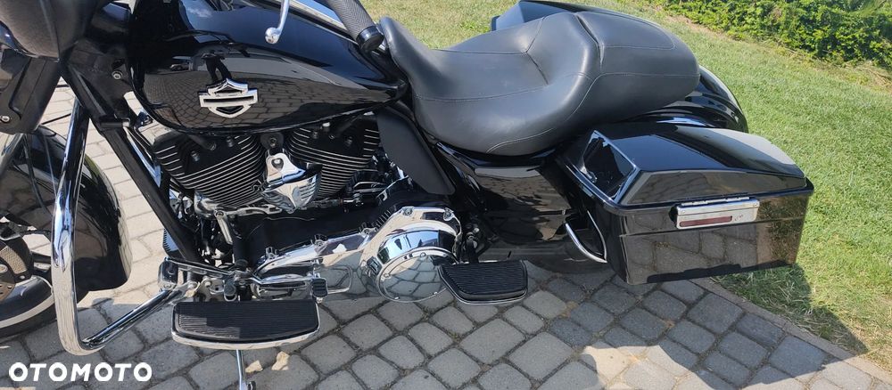 Harley-Davidson Touring Street Glide - 12