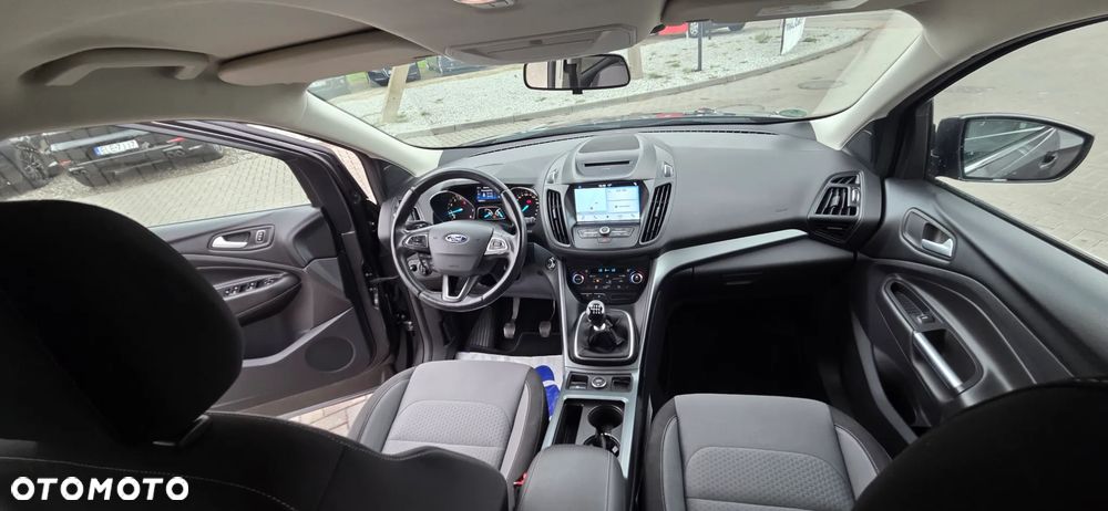 Ford Kuga 1.5 EcoBoost 2x4 Titanium - 35