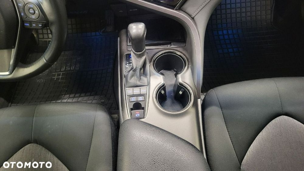 Toyota Camry - 18