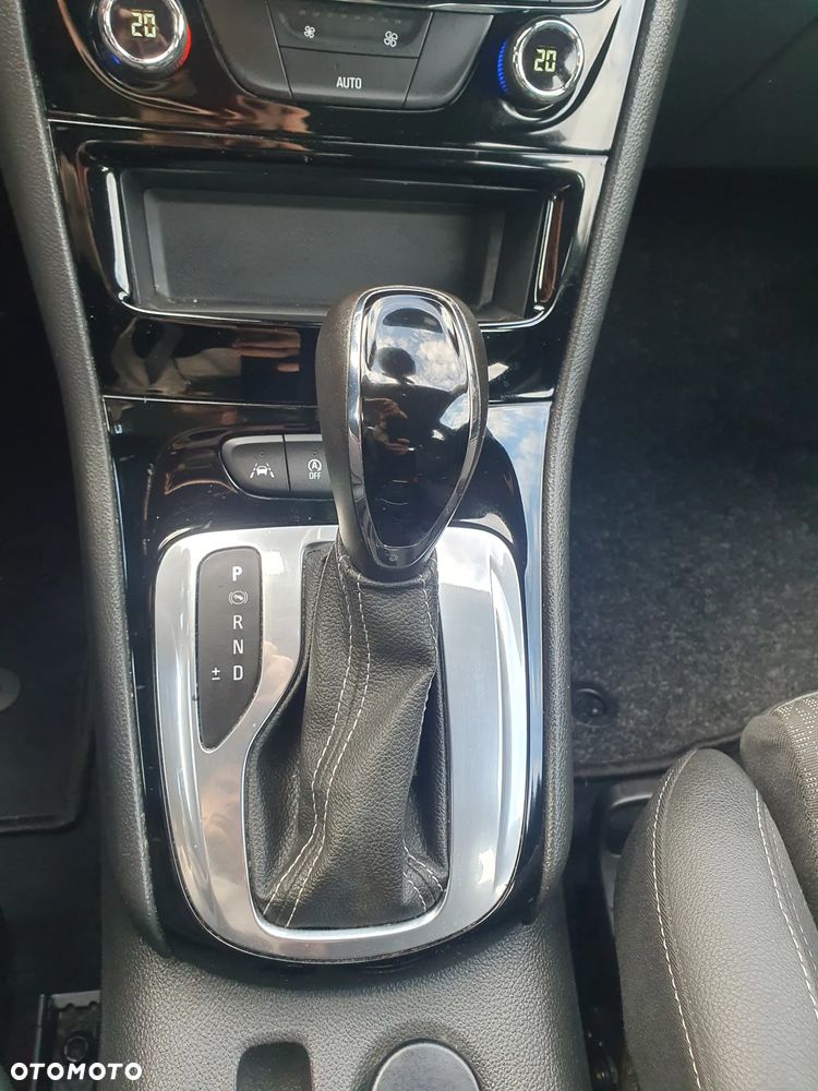Opel Astra 1.4 T Dynamic S&S - 33