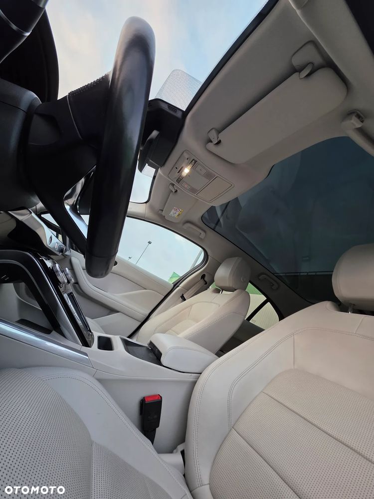 Jaguar I-Pace - 13