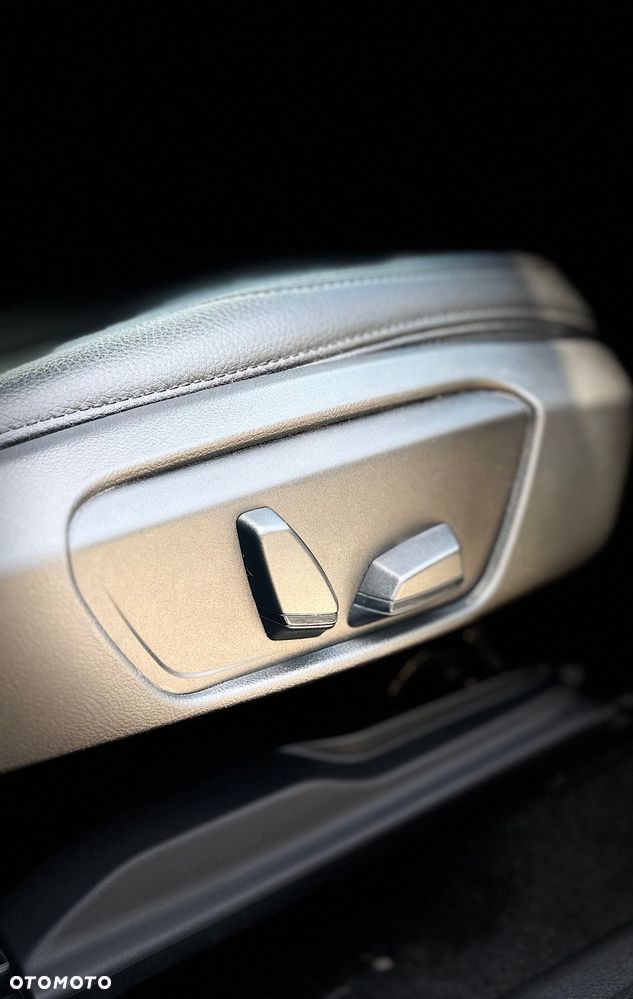 BMW Seria 2 218d - 22